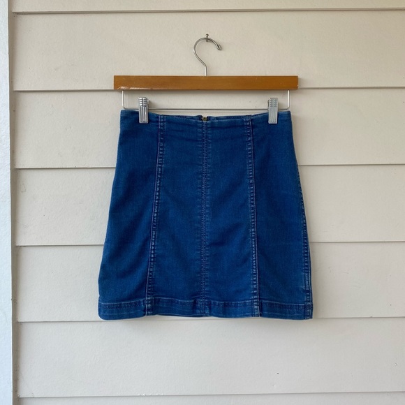 FREE PEOPLE • Medium Wash Denim Mini Skirt size 4 - Picture 2 of 16